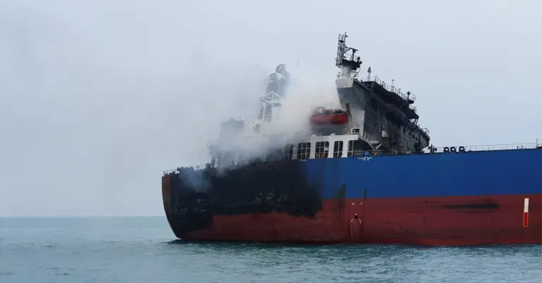 বসরার কাছে আক্রান্ত তেলবাহী জাহাজ